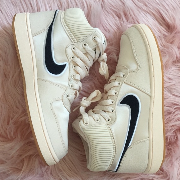 New Nike Women’s Ebernon Sneaker - Picture 2 of 4